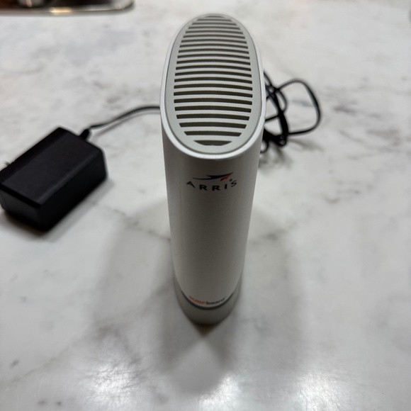 ARRIS (S33) - Cable Modem - Fast DOCSIS 3.1 Multi-Gigabit Modem - Picture 9 of 12